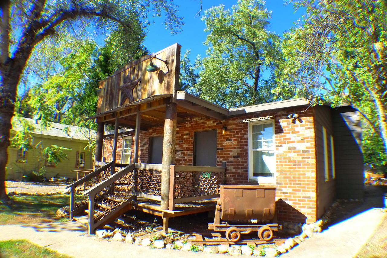 Miner'S Camp Motel Foresthill Exterior photo
